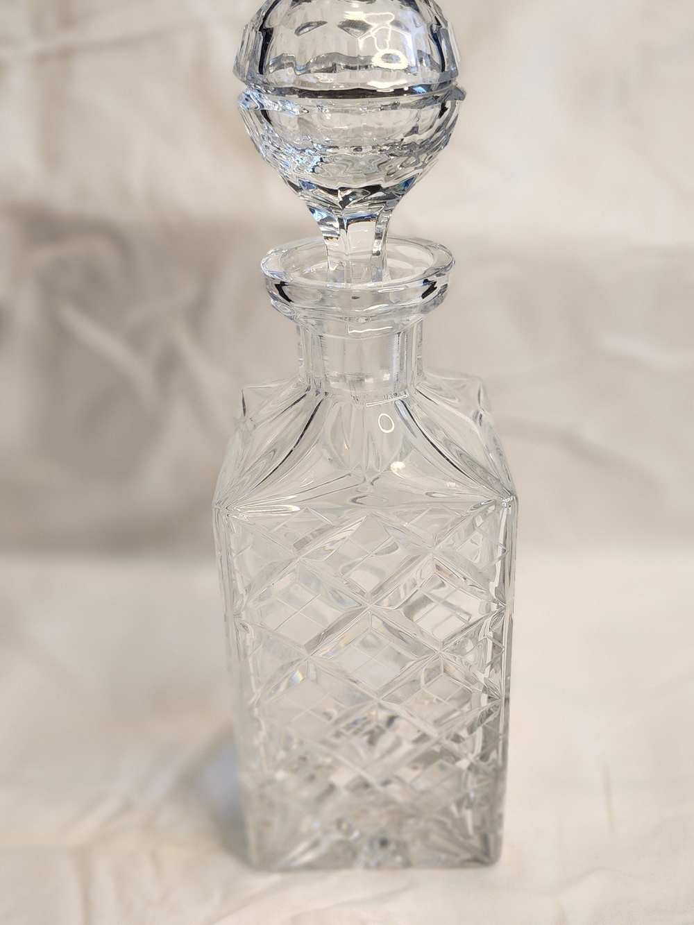 Clear Cut-Glass Crystal Decanter with Stopper